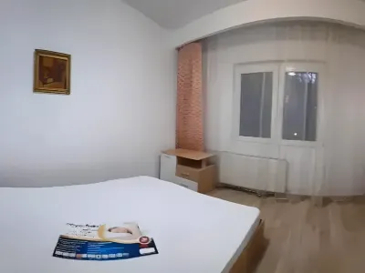 inchiriere apartament Sector 1, București dormitor pat la geam